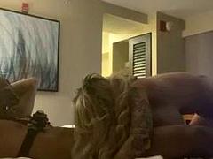 Μωρό, Μεγάλα βυζιά, Ξανθιά, Σκληρό, Τσούλα, Βυζιά