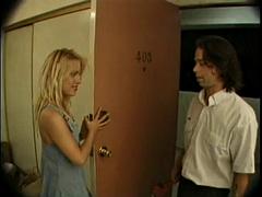 Verga grande, Rubia, Mamada, Consolador, Corridas faciales, Sexo duro, Tetas, Juguetes