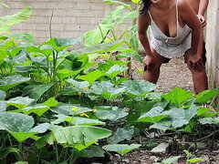 Follo a Madrastra India Al Aire Libre Hasta Dejar Su Concha Llena De Semen