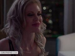 Velké péro, Blondýna, Kuřba, Hotel, Pička, Ječení, Punčochy, Tetování