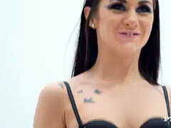 Sucer une bite, Brunette brune, Tir de sperme, Lingerie, Masturbation, Petite femme
