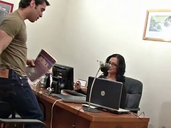 Анальный секс, Большой член, Брюнетки, Пухленькие, Семяизвержение, Секс без цензуры, Колготки, Сиськи