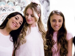 Arsch, Bad, Fingern, Küssen, Masturbation, Muschi, Entkleiden, Jungendliche (18+)