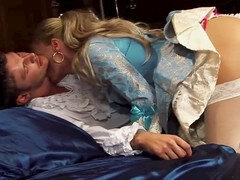 Aus dem arsch in den mund, Grosser arsch, Blasen, Spermaladung, Lingerie, Muschi, Strümpfe, Tittenfick