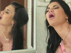 Tetas grandes, Mamada, Engañando, Estilo perrito, Penetracion con dedos, Pajear, Lamidas, Coño