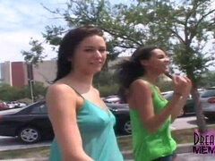 Exhibicionisti, Přírodní prsa, Bradavky, Venku, Na veřejnosti, Vyholené