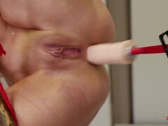 Anális szex, Kötözés – fegyelmezés, Szőke, Uralkodás, Fétis, Filigrán alkatú, Vöröshajú, Játékszerek