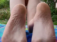 Жопа, Волосатые, На природе, Крошечные, Киски, Сиськи