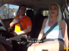 Gros seins, Sucer une bite, Voiture, En levrette, Faciale, Branlette thaïlandaise, De plein air, Pov