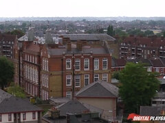 Rumpa, Badrum, Stora tuttar, Blondin, Doggystyle, Ansiktsbehandling, Piercing, Verklighet