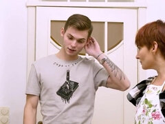 Zadek, Kuřba, Prsatá, Macaté, Babi, Hd, Kuchyně, Milf žcbp