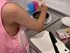 When I got on the kitchen and masturbated in an apron, I got crazy