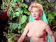 Американки, Брюнетки, Знаменитости, Эксгибиционист, Милф, Тощие