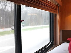 Uskomaton, Musta, Tumma, Tissit