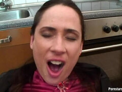 Kuřba, Brunetka, Striekanie semena, Zející, Pančucháče, Pissing, Saténové, Vlhká