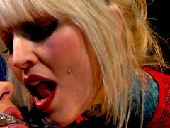 Blondinka, Prstni, Girlfriend, Rokavice, Lezbijke, Bradavičke, Piercing, Tetovaže