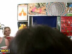 Μεγάλος κώλος, Μεγάλα βυζιά, Ξανθιά, Φοιτητική εστία, Λατίνα, Γλείψιμο, Όργιο, Μουνί