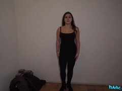 Store bryster, Pik sutte, Brunette, Langt ned i halsen, Hotel, Offentlig, Fisse, Bryster