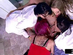 Kuřba, Doktor, Orgie, Zrzavé, Punčochy, Tetování, Uniforma