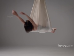 Popó, Gesztenyebarna, Édes, Ártatlan, Természetes, Filigrán alkatú, Rövid haj, Begyek