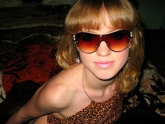 Spálne, Veľké kozy, Prstovanie, Prirodzené prsia, Nohavičky, Vyholené, Sólo, Stripping