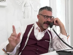 Baben, Stora tuttar, Svart, Brunett, Närbild, Mellanrasig, Liten och nätt, Tuttar