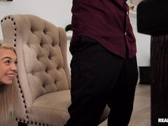 Hatalmas hátsó, Szőke, Cumizás, Ruha, Kézimunka, Nyalás, Sztrippelés, Tini