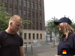 Leie, Blondine, Blasen, Brille, Hd, Milf, Rasiert, Ablutschen