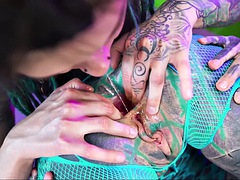 Anal, Masturbação, Lésbica, Gritar, Raspar depilar, Apertar, Tatuagem