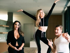 Velika rit, Velik kurac, Velike joške, Fafanje, Doggystyle, Poljubljanje, Milf, Trojček