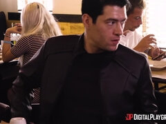 Röv slick, Stora tuttar, Avsugning, Brunett, Långt ner i halsen, Europeisk, Klackar, Fitta