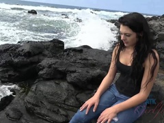 Amatør, Strand, Stor røv, Store bryster, Brunette, Kæreste, Bukser, Bad