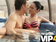 Kuřba, Brunetka, Hd, Výprask, Milf žcbp, Ruské, Vyholené, Vyhublá