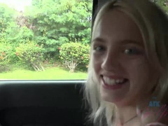 Enthousiasteling, Sperma in mond, Sperma in gezicht, Flashing, Handbeurt, Orgasme, Buiten, Openbaar