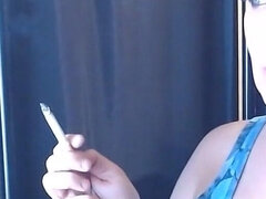 Amateur, Gros seins, Brunette brune, Mature, Mère que j'aimerais baiser, Fumer, Tatouage