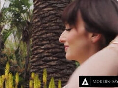 Grote mammen, Diep in de keel, Lul, Hondjeshouding, 1 man 2 vrouwen, Moeder die ik wil neuken, Kut duiken, Ruw