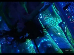 Brunett, Dansar, Hd, Party, Pov, Rysk, Solo, Tatuering