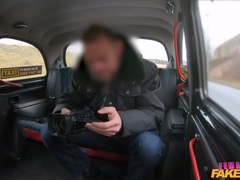 Κώλος, Μεγάλα βυζιά, Πίπα, Βρετανός, Αυτοκίνητο, Γλείψιμο, Πίρσινγκ, Μουνί