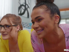 Amerikansk, Stora tuttar, Svart, Avsugning, Otrohet, Naturliga tuttar, Piercing, Trekant