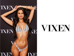 Sucer une bite, En levrette, Robe, Embrassement, Fille latino, Lingerie, Jarretelles, Nénés