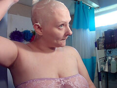 Chuncky, bald head girl, clean-shaved