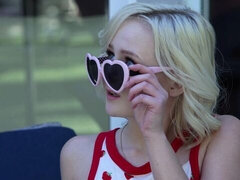 Stor stjärt, Stor kuk, Stora tuttar, Blondin, Avsugning, Kort hår, Mager, Tonåring