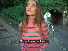 Zadek, Kuřba, Brunetka, Na pejska, Honění, Přírodní prsa, Piercing, Polykání