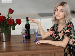 18 jaar, Blond, Vingeren, Masturbatie, Natuurlijke tieten, Strippen, Tiener, Tieten likken