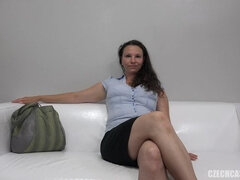 Μαύρος, Τσέχα, Ώριμη γυναίκα, Φυσικά βυζιά, Κατούρημα