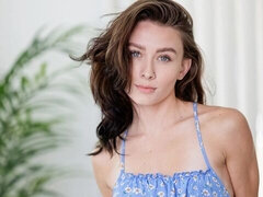 18 éves, Amatőr, Popó, Maszti, Természetes mellek, Egyedül, Sztrippelés, Tini