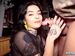 Grosse bite, En levrette, Hd, Monstre, Orgasme, Petite femme, Pov, Public