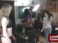 Veľké kozy, Blondína, Brunetka, Hry, Obrovský, Lesbické, Stripping, Hračky