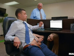 Avsugning, Sperma shot, Doggystyle, Klackar, Kontor, Pov, Verklighet, Spanking