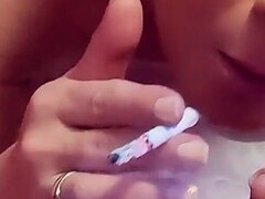 아마추어, 오랄섹스, 나이든, 자연의 가슴, 셀카, 스모킹